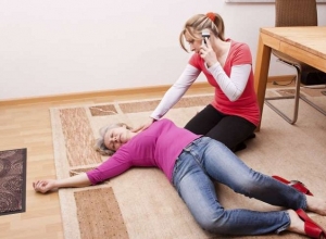 Nguy cơ đột quỵ, đột tử từ sai lầm khi tắm trong ngày nắng nóng